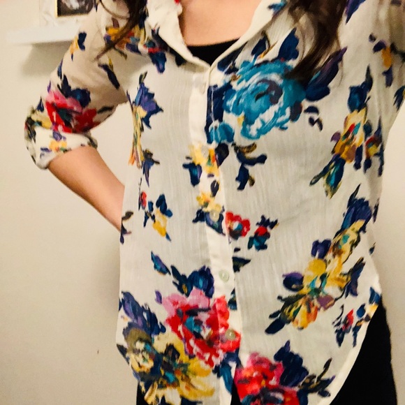 About a Girl Sheer Floral Button Up - Picture 2 of 4